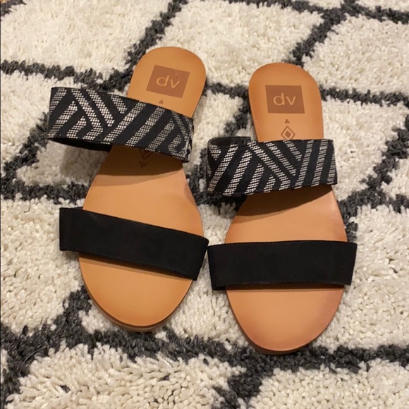 Women’s size 7 1/2 target sandals - Picture 2 of 5